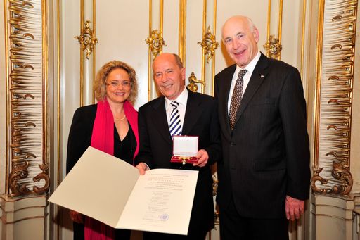  im Bild von links nach rechts: BM Mag. Claudia Bandion-Ortner, SC i.R. Dr. Hermann Germ, Präs. Dr. Gerhard Benn-Ibler