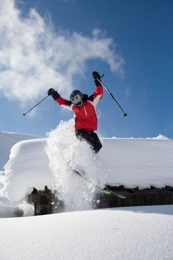 Auf http://www.blog.lammertal.info sind der Kreativität keine Grenzen gesetzt, um sich in Form eines Videos, eines Fotos oder einer lustigen Begründung um einen der 3 Plätze zu bewerben - Freeride-Profi Matthias Mayr zeigt 3 Freeridern dann das Gelände in der Skiregion Dachstein-West rund um Annaberg.