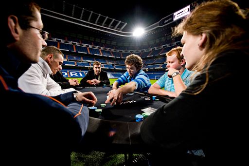 Vorschau Bild von Bei jedem dieser unvergleichbaren Magic Moments of Poker Events wird sich jeweils ein Spieler für das große Finale in Wien qualifizieren. Dort sichert sich der Gewinner eine Mitgliedschaft im bwin Poker-Team. Das bedeutet all-inclusive Pakete für die wichtigsten internationalen Pokerturniere wie WSOP oder WSOPE.