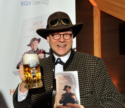  Conrad Seidls "Bier Guide 2009" - Biertrinken mit Stil - und mit einem eigenen Kalender, v.l.n.r.: Conrad Seidl (Bierpapst)
http://pressefotos.at/m.php?g=1&u=1&dir=200903&e=20090317_b&a=event