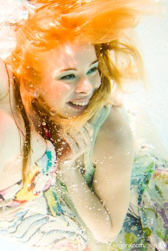  Model: Kim;  Leichtigkeit, Schwerelosigkeit & Freude pur im nassen Element