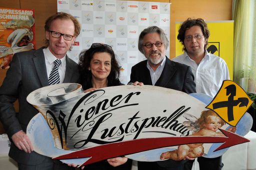 Start in den Wiener Lustspielhaus Sommer - v.l.n.r.: Dr. Georg Kraft-Kinz (Vorstandsdirektor RLB NÖ-Wien), Viktoria Schubert (Regisseurin Wr. Lustspielhaus), Adi Hirschal (Intendant Wr. Lustspielhaus), Franzobel (Autor Wr. Lustspielhaus)
maX communication GmbH/APA-OTS/Willi Denk
http://pressefotos.at/m.php?g=1&u=38&dir=200903&e=20090325_r&a=event