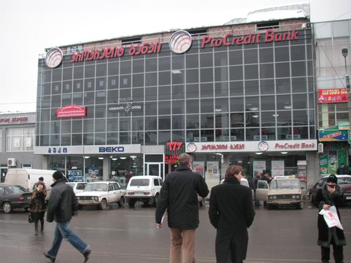 Lokale Finanzmärkte beleben die Wirtschaft in Schwellen- und Entwicklungsländern. Mit der Kreditlinie für die ProCredit Bank unterstützt die Oesterreichische Entwicklungsbank AG (OeEB) Klein- und Mittelbetriebe in Georgien.