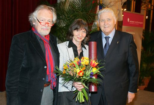 Im Bild v.l.n.r.: Univ.- Prof. Dr. Hubert Christian Ehalt (Stellvertretender Vorsitzender der Jury und Initiator der Wiener Vorlesungen), Univ.-Prof. Dr. Aleida Assmann (Preisträgerin des Paul Watzlawick Ehrenringes 2009) und Prim. MR. Dr. Walter Dorner (Präsident der Ärztekammer für Wien). Weitere Bilder unter:
http://pressefotos.at/m.php?g=1&u=68&dir=200903&e=20090330_m&a=event