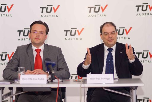 Im Bild v.l.n.r.: Dipl.-Ing. Christian KUBIK, TÜV Automotive GmbH und Dipl.-Ing. Leopold Schöggl, TÜV Austria Holding AG