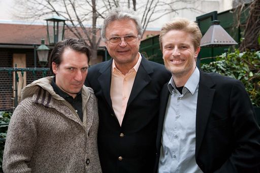 Festveranstaltung mit Robert Palfrader und Florian Scheuba. Im Bild v.l.n.r.: Robert Palfrader (Komödiant, Schauspieler und Autor), Dr. Stefan Gergely (Schlossquadrat-Gastronom), Florian Scheuba (Autor und Kabarettist)
http://pressefotos.at/m.php?g=1&u=66&dir=200904&e=20090401_a&a=event