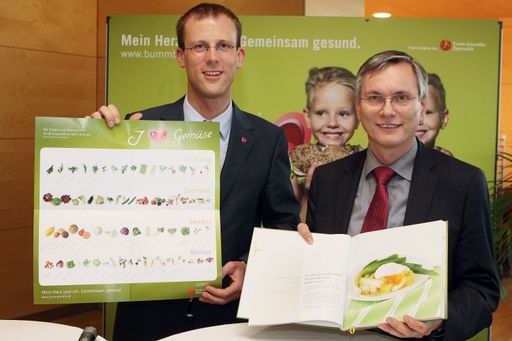 Vorschau Bild von Im Bild (v.l.n.r.): Leiter FGÖ Mag. Christoph Hörhan, Gesundheitsminister Alois Stöger