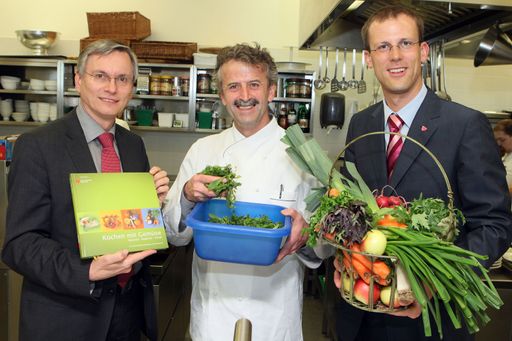 Im Bild (v.l.n.r.): Gesundheitsminister Alois Stöger, Spitzenkoch Johann Reisinger, Leiter FGÖ Mag. Christoph Hörhan