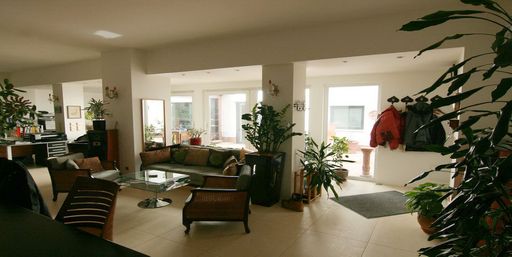 Vorschau Bild von Es besteht demnach eine reelle Chance, das Traumhaus in Wien in Kürze zu besitzen. Das Objekt in Wien im Wert von über einer Million Euro liegt in der Nähe der Lugner City, ist komplett renoviert und modern ausgestattet.