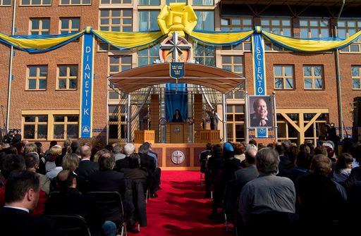 Präsidentin eröffnet neue Kirche