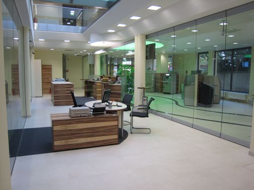 Vorschau Bild von BEA Electrics zeichnete beim Um- und Zubau der Raiffeisenbank Schwechat
für Planung, Lieferung und Installation der kompletten Elektroausstattung
verantwortlich.
