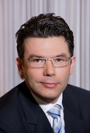 Mit März 2009 übernahm Michael Rauch (41) die Funktion des Bereichsleiters Marketing Communication bei mobilkom austria. Er ist künftig für Werbung, Sponsoring, Direct Marketing und Sales Marketing von mobilkom austria verantwortlich.