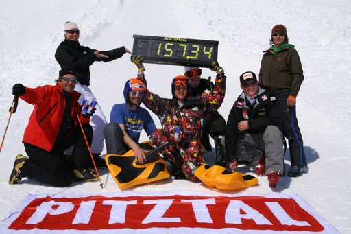 vlnr. Helmut Eiter, Martha Strobl, Philipp, Frederik, David Eiter, Olympiasieger Wolfgang Linger, Rene Walser