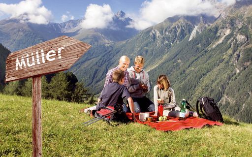 Das Bergpicknick mit Müller im Tiroler Ötztal bietet sowohl einschlägigen Namensvertretern aber auch allen Schmidts, Kaisers und anderen Familien die einmalige Möglichkeit, der gemeinsamen Leidenschaft, dem Wandern und Picknicken zu frönen.