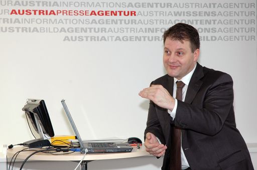Michael Pilz, Medienrechtsfachmann der Kanzlei FREIMÜLLER/NOLL/OBEREDER/PILZ, gibt beim APA-PictureDesk-Workshop rund um Bildrechte am Donnerstag, 14. Mai 2009 detaillierte Einblicke in die Rechtssituation bei der Bildverwendung.