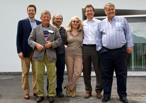 Im Bild v.l.n.r.: Dr.A.Grassegger(AACS-Präsident), Dr.M.Sandhofer(AACS-Präsident),Dr.G.Blugerman(int Experte Schönheitschirurgie)Prim.Dr.H.Kiprov (AACS Mitglied)Horst Grassegger(Manager Sportclinic Zillertal),Dr.Peter Lisborg(P-Präsident AACS) Weitere Bilder unter:
http://pressefotos.at/m.php?g=1&u=74&dir=200904&e=20090417_a&a=event