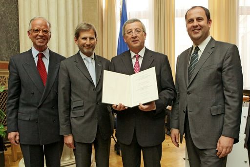 Der Vorsitzenden des Kuratoriums des Leopold Kunschak-Preises Präsident Werner Fasslabend, Wissenschaftsminister Johannes Hahn, der Preisträger des Großen Leopold Kunschak-Preises Jean-Claude Juncker und Finanzminister Josef Pröll (von links nach rechts)