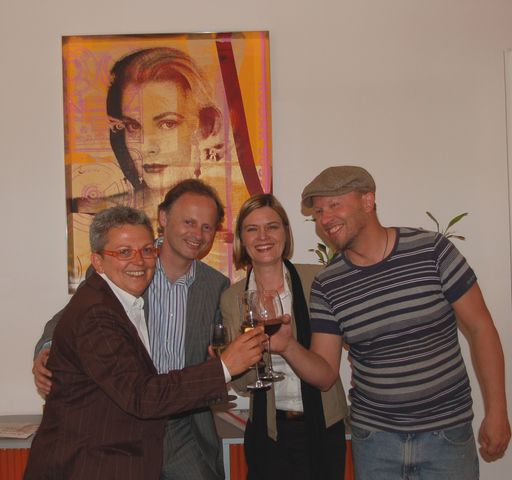 Vorschau Bild von Im Bild v.l.n.r.: Das Führungstrio Elisabeth Weghuber, Christoph Rahofer, Doris Slach mit dem Künstler Andreas Reimann