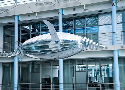 AirPenguin Ð autonome selbst steuernde Systeme mit kollektivem Verhalten.
