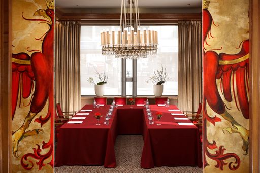 Theresiensalon: Passend zum neuen Stil der Hotelhalle des Grand Hotel Europa in Innsbruck wurden auch die beiden Tagungsräume "Theresien" und "Adler" Salon einem modernen "Facelifting" unterzogen.