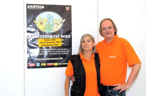 Exotica Reptilienmesse auf der Rieder Messe. Im Bild v.l.n.r.: Andrea Gaida und Dobernig Alexander  (Veranstaltungteam). Weitere Bilder unter:
http://pressefotos.at/m.php?g=1&u=70&dir=200904&e=20090426_e&a=event