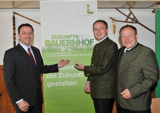 Im Bild v.l.n.r.:  BM DI Niki Berlakovich, Landesrat Dr. Stephan Pernkopf und Präsident Ing. Hermann Schultes