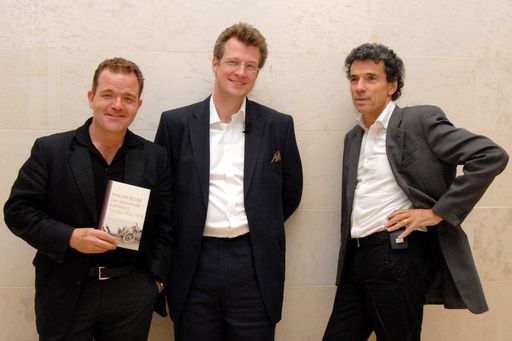 Im Bild v.l.n.r.: Schauspieler Cornelius Obonya, Schriftsteller Philipp Blom, Redakteur Michael Freund.
Weitere Bilder unter:
http://pressefotos.at/m.php?g=1&u=53&dir=200904&e=20090430_d&a=event