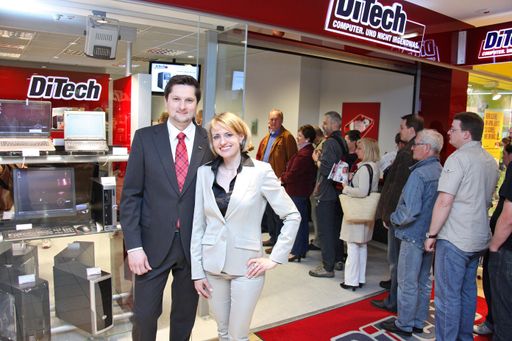 Im Bild v.l.n.r.: Damian Izdebski (Firmengründer und geschäftsführender Gesellschafter), Aleksandra Izdebska (Firmengründerin und Gesellschafterin)
Weitere Bilder unter:
http://pressefotos.at/album/1/54/200905/20090502_d/