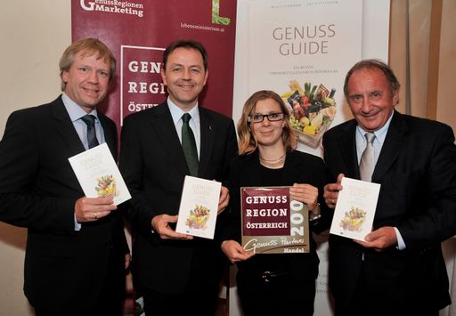  444 Seiten Genuss aus allen Regionen Österreichs 
v.l.n.r.: Willy Lehmann (Herausgeber), Niki Berlakovich (Bundesminister Lebensministerium), DI Barbara Klaczak (GF GRM GenussRegionen Marketing GmbH), Fritz Stifsohn (Herausgeber)
http://pressefotos.at/m.php?g=1&u=1&dir=200905&e=20090505_g&a=event