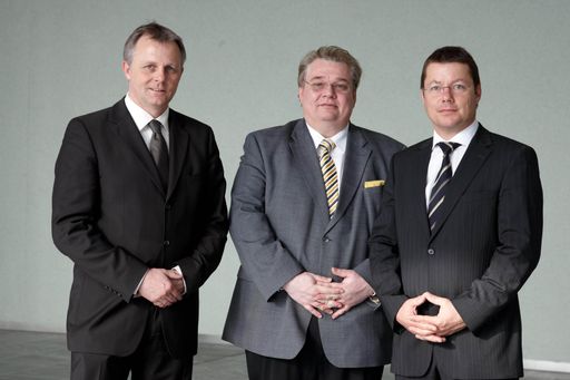 "Mehrwert erzielen, nicht nur versprechen" - so die Devise der PMS und der SP-AG (vlnr. Mag. Claus Müller - PMS, Dr. Herbert Samhaber - SP AG, Mag. Johannes Schlattinger PMS)