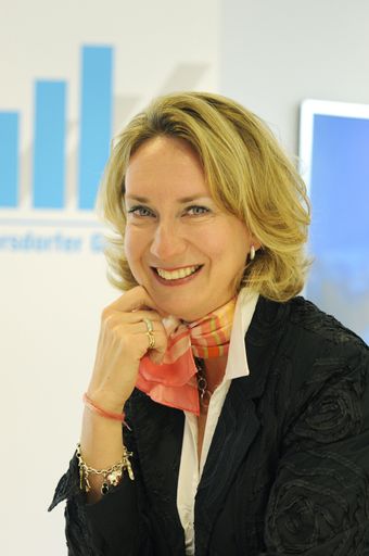 Frau DI Christina Knoch ist seit 14. April 2009 geschäftsführende Gesellschafterin der Knoch, Kern & Co. KG.