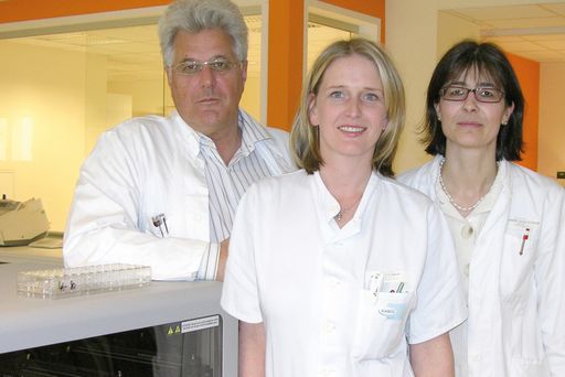 Vorschau Bild von Prim. Dr. Werner Fortunat, biomed. Analytikerin Inge Sterner und OA Dr. Sussitz-Rack