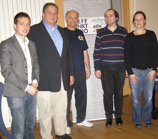 Auf dem Foto v.l.n.r. Harald Sorger (Putz & Stingl), Walter Tributsch (ehemaliger GF Radio CD), Franz Brazda (Austrian DX Board) und Thomas Fassler (Radio CD Memorial Page www.radiocd.at) und Andrea Puslednik (APA-OTS)