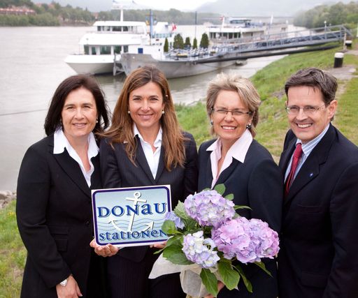 Vorschau Bild von v.l.n.r.: Mag. Barbara Mosser-Brandner,  GF der BRANDNER Schiffahrt; Mag. Birgit Brandner-Wallner, GF der Donau Schiffsstationen GmbH; Wirtschaftslandesrätin Dr. Petra Bohuslav; Christoph Madl, GF der Niederösterreich-Werbung