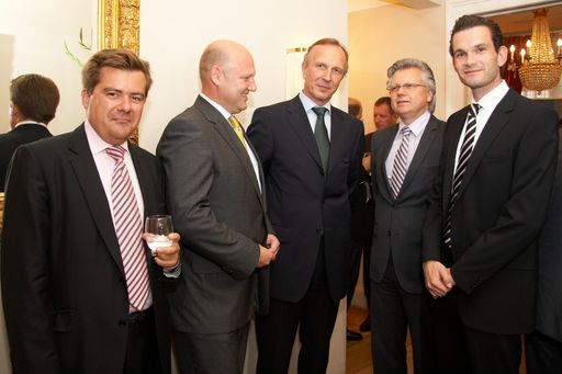 Vorschau Bild von Im Bild v.l.n.r. Georg Donaubauer (mobilkom austria AG), Dr. Achim Kaspar (General Manager, Cisco), Andreas Nemec (BBG-Geschäftsführer), Dipl.-Ing. Dr. Günther Rabensteiner (Vorstand, Verbund - Austrian Power Trading AG) und Alexander Albler (Vorstand, NTS AG)