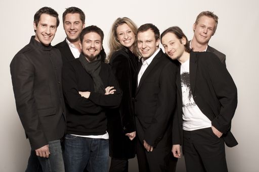  Im Bild v.l.n.r.: Attila Rotunda (Marketingleiter), Alexander Wagner (Vertriebsleiter), Marco Medina (Musikdirektor), Aline Basel (Geschäftsleitung), Florian Berger (Programmdirektor), Gerald Szokoll (Technischer Leiter), Matthias Hobiger (Multimedia)