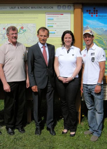  Im Bild v.l.n.r.: Josef Gatt (Bgm. Tulfes), Dr. Markus Jochum (Vorstandsvorsitzender Tiroler Sparkasse), Mag. Bettina Haas (GF TVB Region Hall-Wattens) und Christoph Bieler