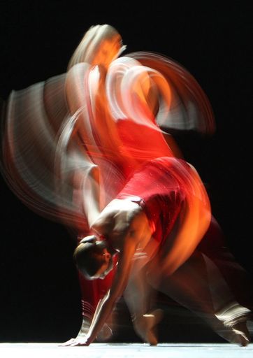 Vorschau Bild von Pressefotopreis Objektiv 09. Siegerbild der Kategorie Kunst und Kultur: Ballett-Gala
von Georg Hochmuth - Szene aus "Glow - Stop" im Rahmen der Fotoprobe am Freitag, 07. März 2008, zur Ballett-Gala in der Wiener Staatsoper.- HONORARFREIER ABDRUCK NUR IM ZUSAMMENHANG MIT DER BERICHTERSTATTUNG UEBER DEN "OBJEKTIV 2009"!!