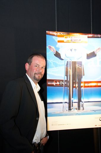 Vorschau Bild von Der "Objektiv 09" für die besten österreichischen Pressefotos wurde von der APA und Canon am 12. 5. 2009 vergeben. Leonhard Föger wurde für sein Bild von Wilhelm Molterer mit dem ersten Platz in der Kategorie Innen- und Außenpolitik ausgezeichnet.