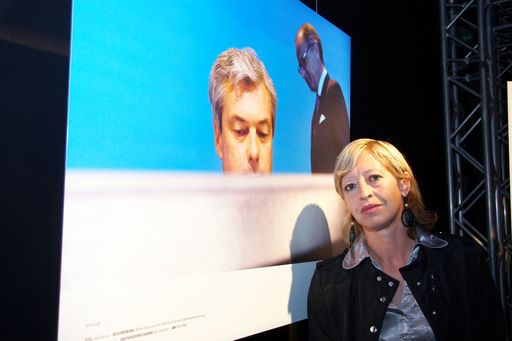 Vorschau Bild von Der "Objektiv 09" für die besten österreichischen Pressefotos wurde von der APA und Canon am 12. 5. 2009 vergeben. Regine Hendrich wurde für ihr Bild zur AUA-Krise mit dem ersten Platz in der Kategorie Wirtschaft ausgezeichnet.