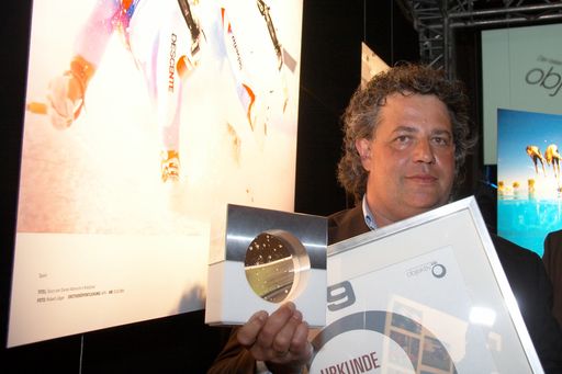 Vorschau Bild von Der "Objektiv 09" für die besten österreichischen Pressefotos wurde von der APA und Canon am 12. 5. 2009 vergeben. Robert Jäger wurde für sein Bild des stürzenden Daniel Albrecht Gala mit dem Hauptpreis Objektiv 09 sowie mit dem ersten Platz in der Kategorie Sport ausgezeichnet.