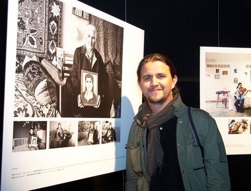 Vorschau Bild von Der "Objektiv 09" für die besten österreichischen Pressefotos wurde von der APA und Canon am 12. 5. 2009 vergeben. Miro Kuzmanovic wurde für seine Fotoserie "Armenien - Alles was bleibt" mit dem ersten Platz in der Kategorie Fotoserien ausgezeichnet.