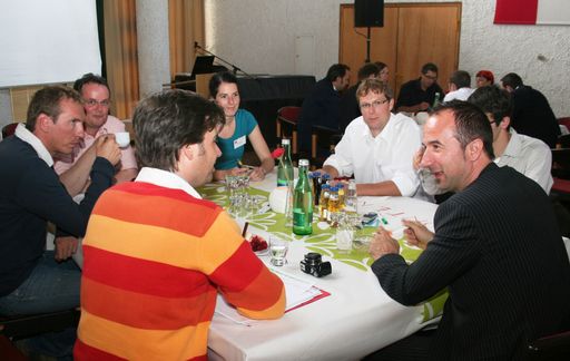 Vorschau Bild von Am 12. Mai trafen sich über 100 Tourismusexperten zum Erfahrungsaustausch im Kleinwalsertal. Im "World Café" wurden Meinungen ausgetauscht.