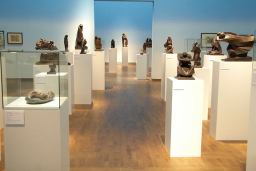 Vorschau Bild von Einblick in die "Barlach-Avenue" - Ausstellung Ernst Barlach und Käthe Kollwitz; Leopold Museum