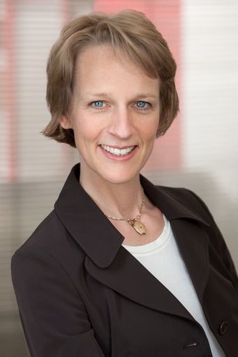 Generationswechsel in der PR-Abteilung von Mars Austria: Franziska Zehetmayr wird neue Corprate Affairs-Managerin. Gerda Strass-Hortwig geht nach 25 Jahren im Unternehmen in Pension und wird künftig in der PR-Agentur ihres Mannes tätig sein.