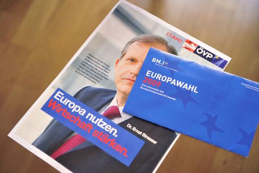 Gleicht wie ein Ei dem anderen: Design und Sujet der ÖVP-Kampagne und Amtliche Mitteilung des BMI zur EU-Wahl