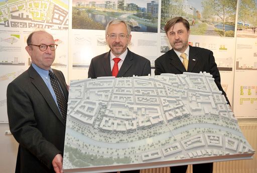 Im Bild v.l.n.r.: DI Rudolf Zabrana (Bezirksvorsteher Stv. Wien Landstraße), DI Rudi Schicker (Stadtrat für Stadtentwicklung und Verkehr), Bruno Ettenauer (Vorstand der CA Immobilien Anlagen AG). Weitere Bilder unter:
http://pressefotos.at/m.php?g=1&u=1&dir=200905&e=20090520_c&a=event