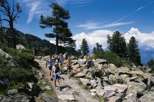 Hoch hinaus führen die diesjährigen Sommerhighlights der Region Hall-Wattens. Ein wahres Wander- und Kletterparadies ermöglicht Erholungssuchenden wie Adrenalinkjunkies Vergnügen pur.
