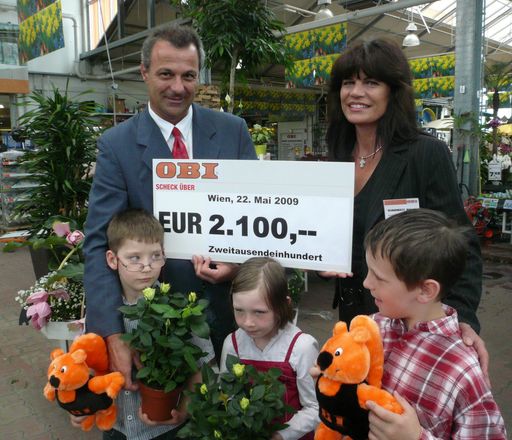 Scheckübergabe Muttertagsaktion OBI