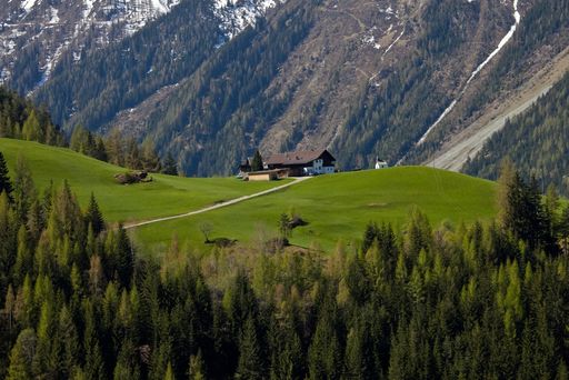 Vorschau Bild von Mut beweist eine Gruppe Tiroler Touristiker in der traditionellen Tourismusdestination Ötztal: 200 Betten aller Kategorien werden für den ersten Live Quality Check zur Verfügung gestellt.